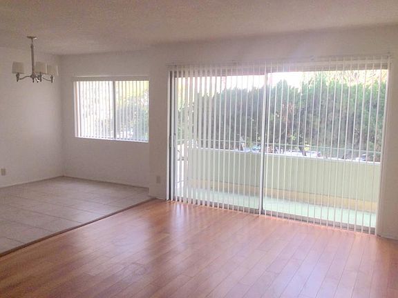 2nd image of 5906 Willoughby Ave APT 1