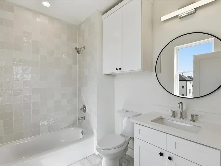 7702 Earl Rudder Way — Photo 32