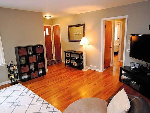 3rd image of 1193 SW Fehn Dr