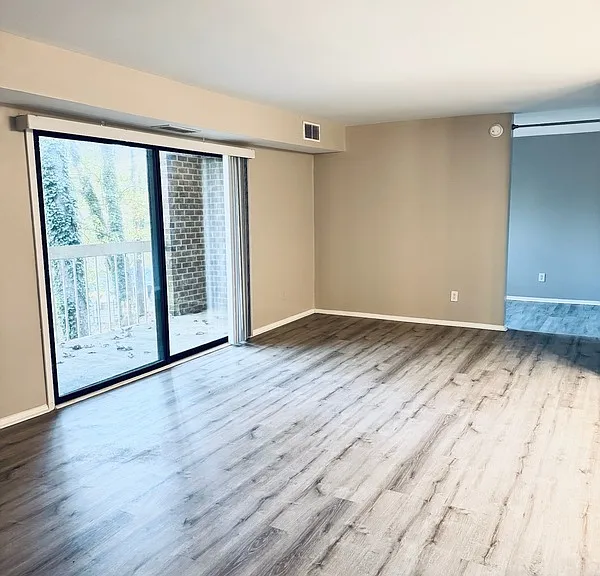 1208 E Schaub Dr — Photo 3