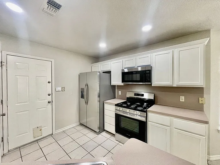 1825 Pearce Ct — Photo 6