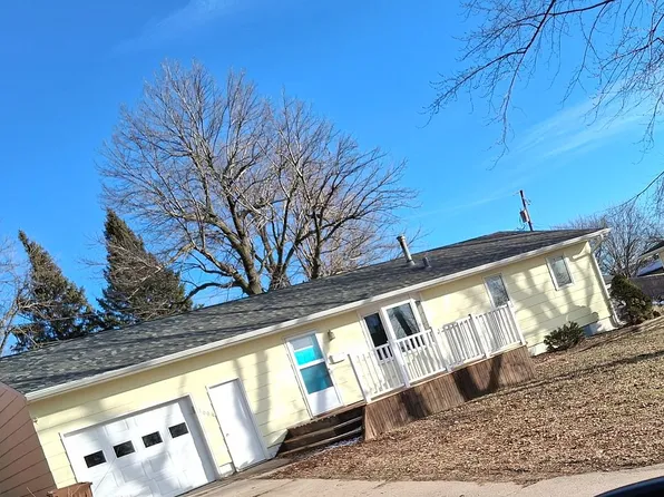 1006 Skyline Dr, Carroll, IA 51401