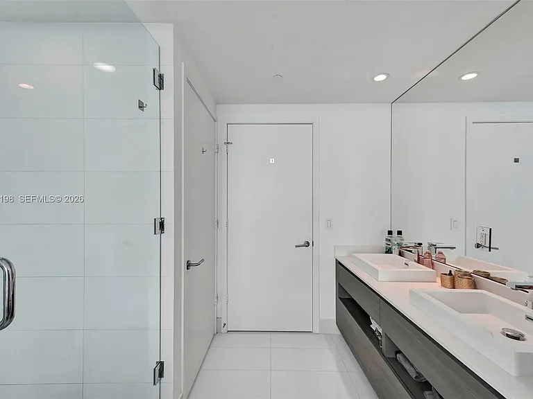 460 NE 28th St #3403 — Photo 32