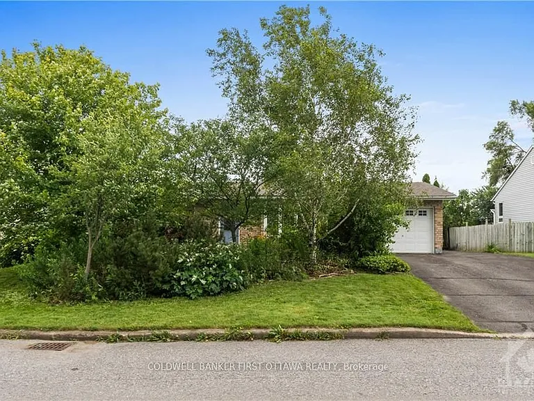 12 Oakwood Ave — Photo 2