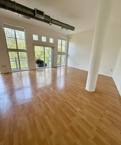 460 NE 77th Street Rd #304 — Photo 2