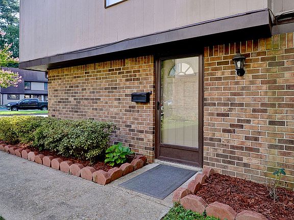 3rd image of 1024 Willow Green Dr