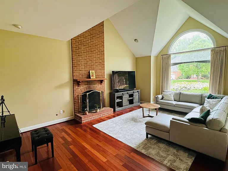 9706 Middleton Ridge Rd — Photo 4