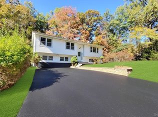 3 Carroll Dr, Highland Mills, NY 10930