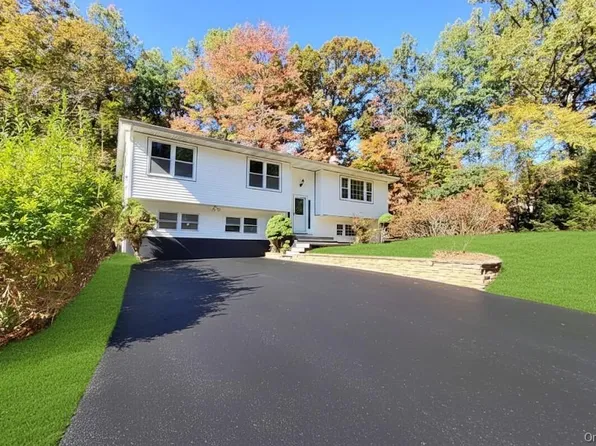 3 Carroll Drive, Woodbury, NY 10930