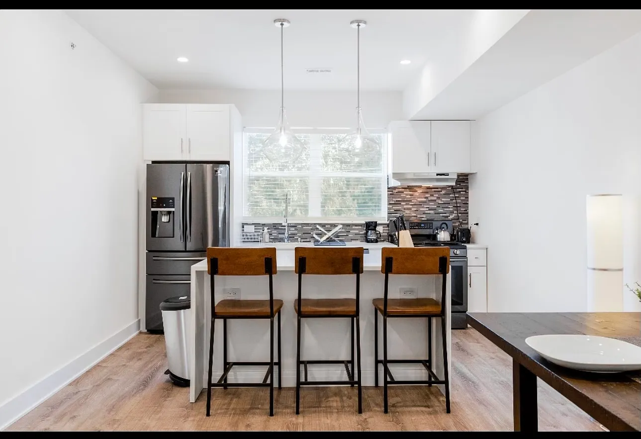 2 bed, 2.5 bath, 1500 sqft, $1,800 — Photo 1