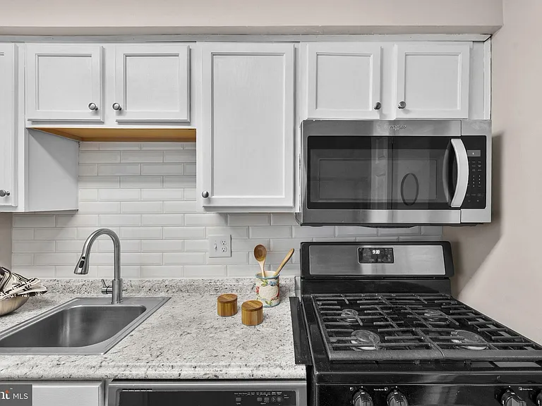 11240 Chestnut Grove Sq #157 — Photo 52