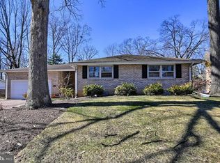 2775 Eastwood Dr, York, PA 17402