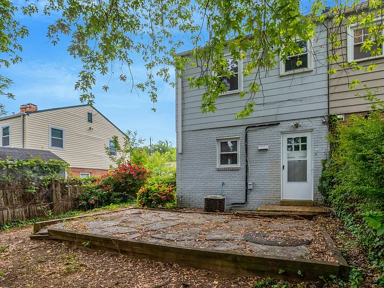 2340 Fairview Ter — Photo 26