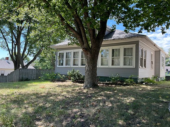 2nd image of 211 Birkett St