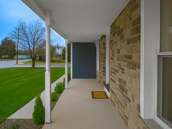 2nd image of 125 N Shore Rd