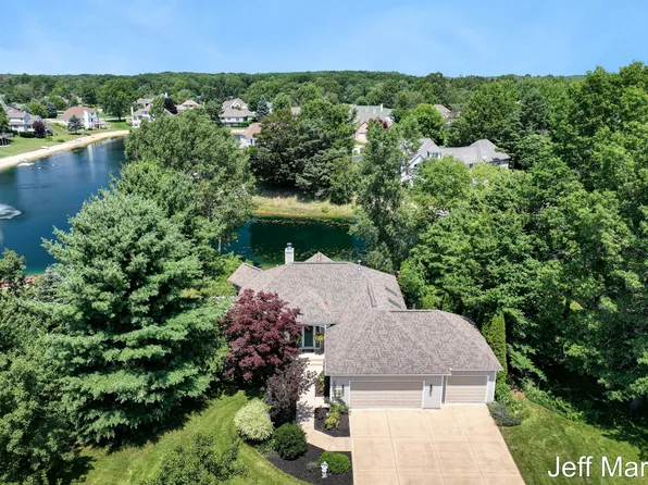 1901 Goldeneye Dr, Holland, MI 49424