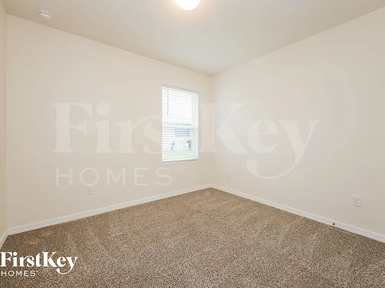 519 SW 29th Ter — Photo 12