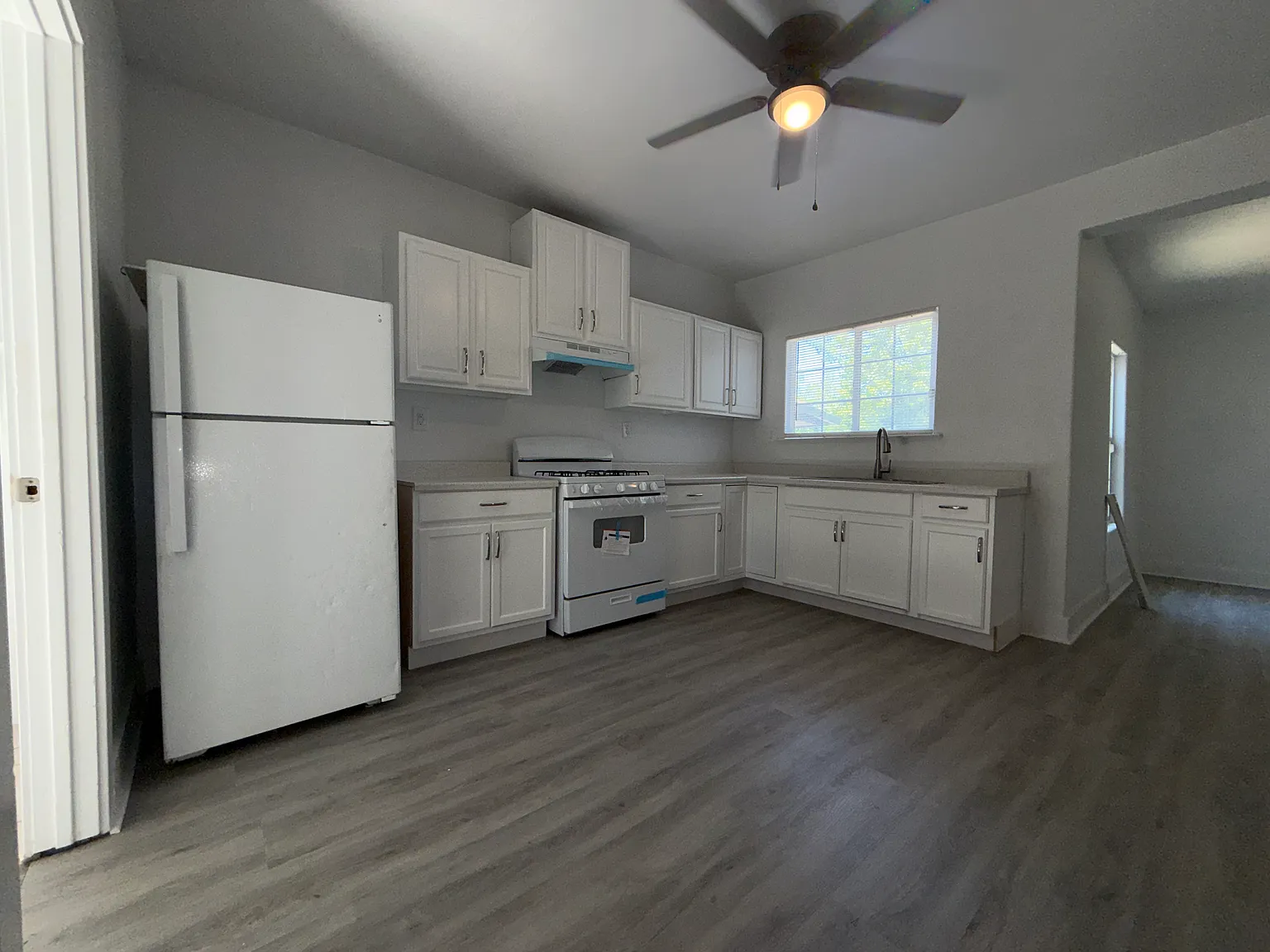 728 E Fremont St — Photo 3