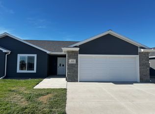 4010 E Avenue Pl, Kearney, NE 68845