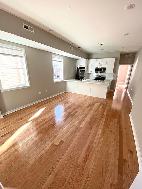 1st image of 1924 W Girard Ave #2R