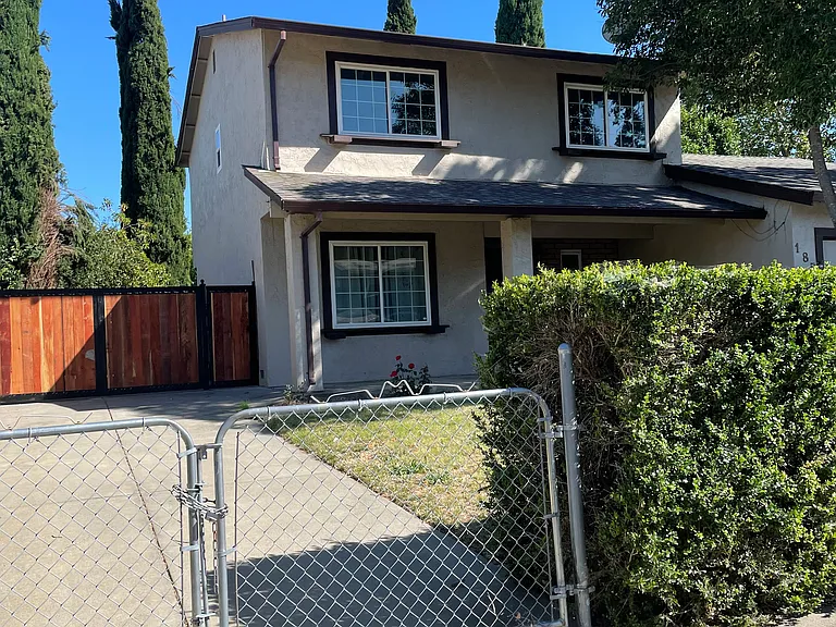 185 Mesa Ct — Photo 2
