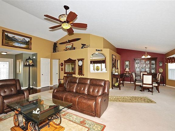 4th image of 134 Paragon Ln