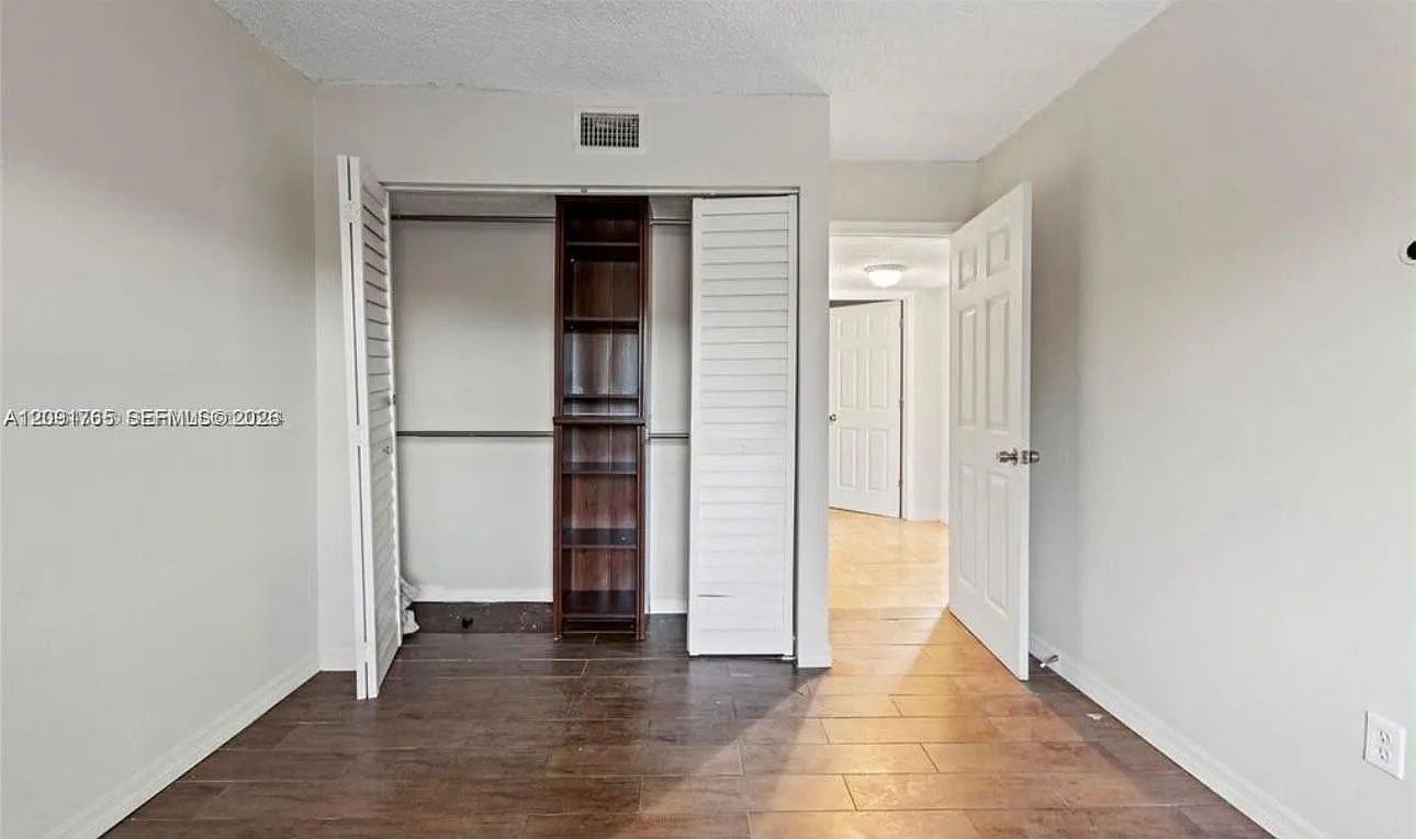 Brentwood West Townhouses — Photo 4