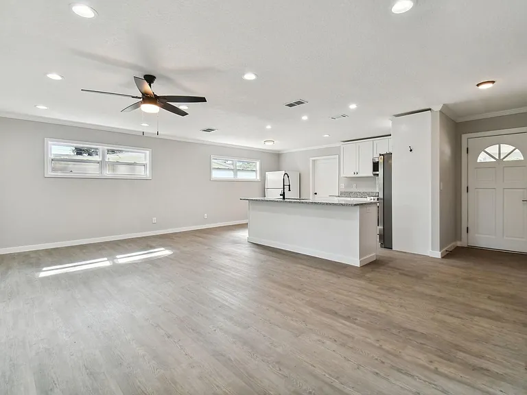 535 W Palmeden Dr — Photo 3
