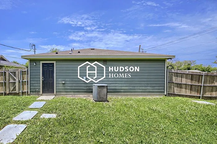 1805 Wellington St — Photo 12
