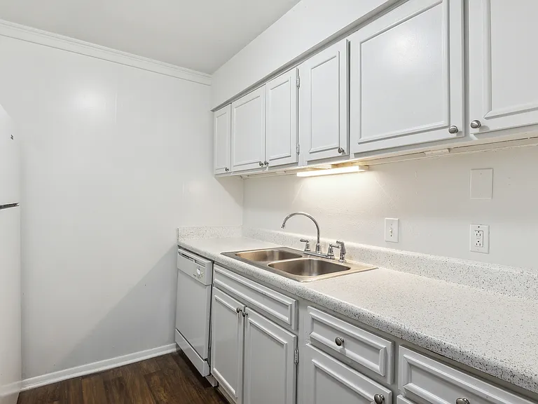 Fairway Club Apartments — Photo 2