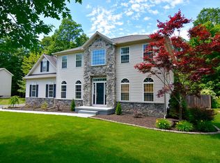 24 Wishing Well Ln, Rexford, NY 12148
