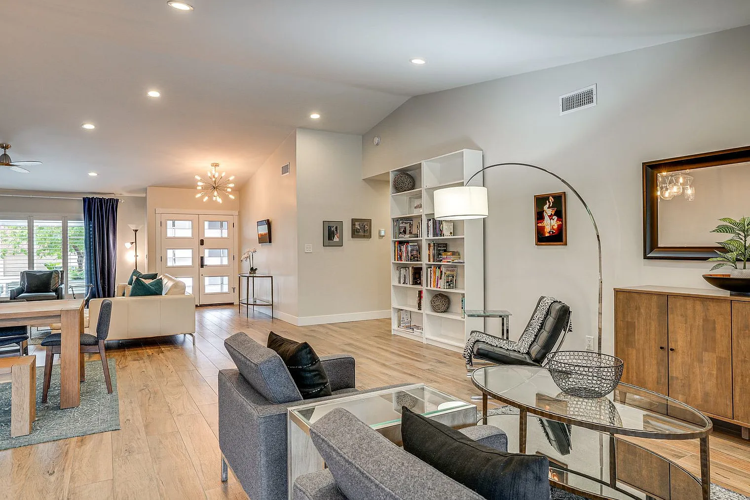3 bed, 2.0 bath, 2292 sqft, $5,386 — Photo 3