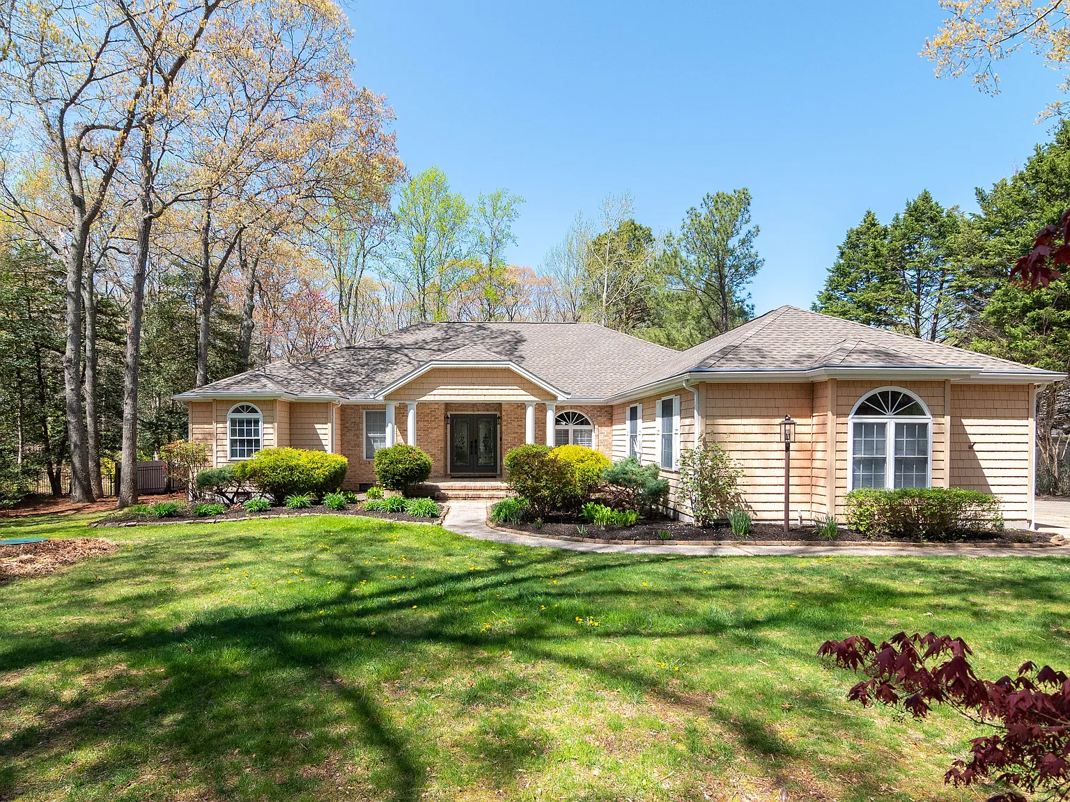 15 Greystone Dr — Photo 1