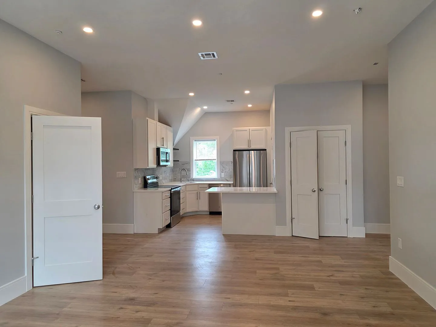 New Construction on Lower Allston Brokers Fee, No Security Deposit, In-Unit Washer and Dryer, Cen... — Photo 3