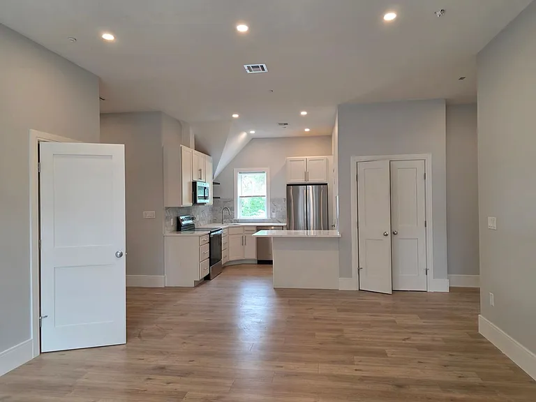 15 Holton St #1A — Photo 3