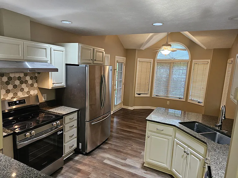 120 Saint Andrews Pl — Photo 4