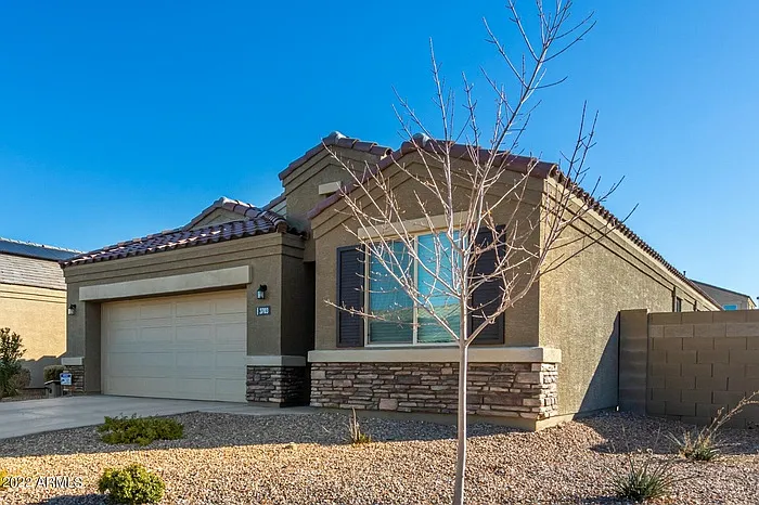 3 bed, 2.0 bath, 1712 sqft, $1,975 — Photo 2