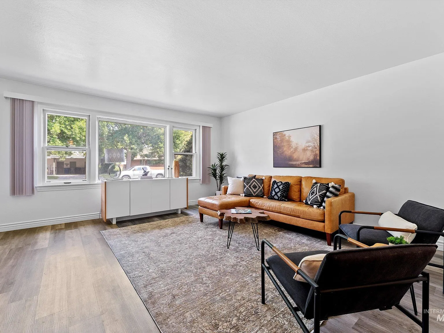2 bed, 890 sqft, $1,500 — Photo 2