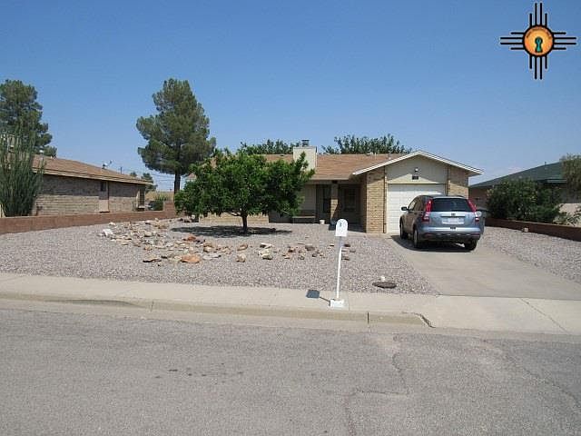 1st image of 1015 Poplar St