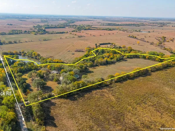 8635 S Rock Rd, Newton, KS 67114