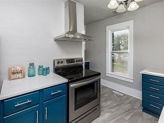 4th image of 800 W 1st Ave