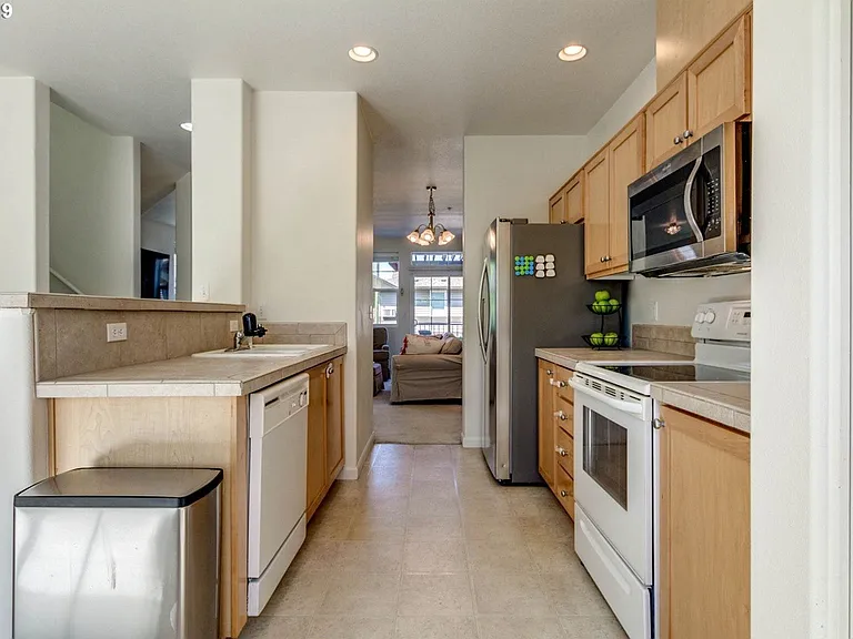 1877 NE 102nd Ave — Photo 12