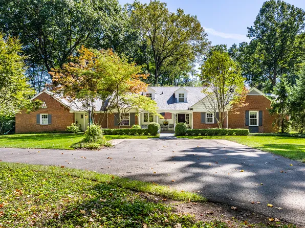 8121 N Illinois St, Indianapolis, IN 46260