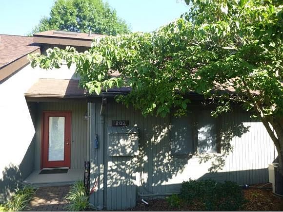 1st image of 203 Willowbend Ln
