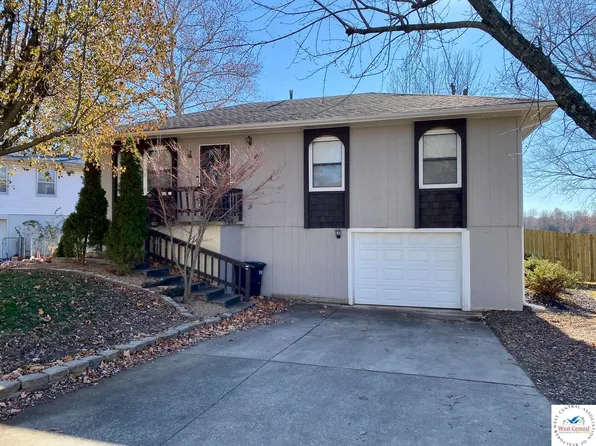 606 Clover Dr, Clinton, MO 64735