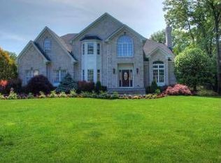 10 Storyland Rd, Saint James, NY 11780