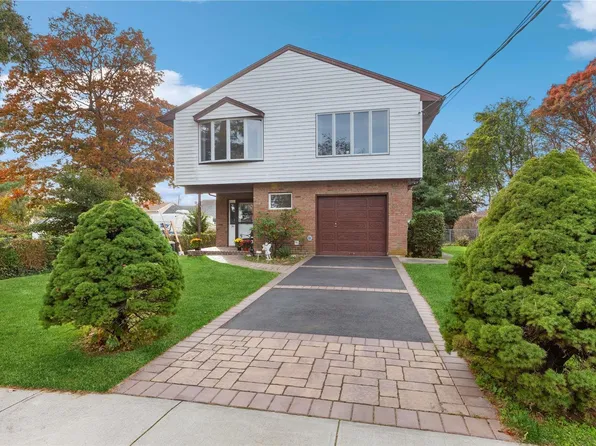 36 Lucerne Drive, West Babylon, NY 11704