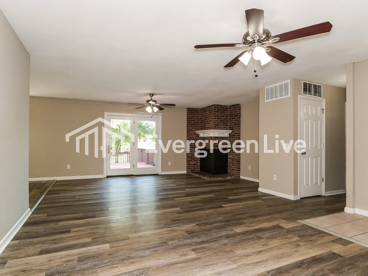 3 bed, 2.0 bath, 1294 sqft, $1,445 — Photo 3