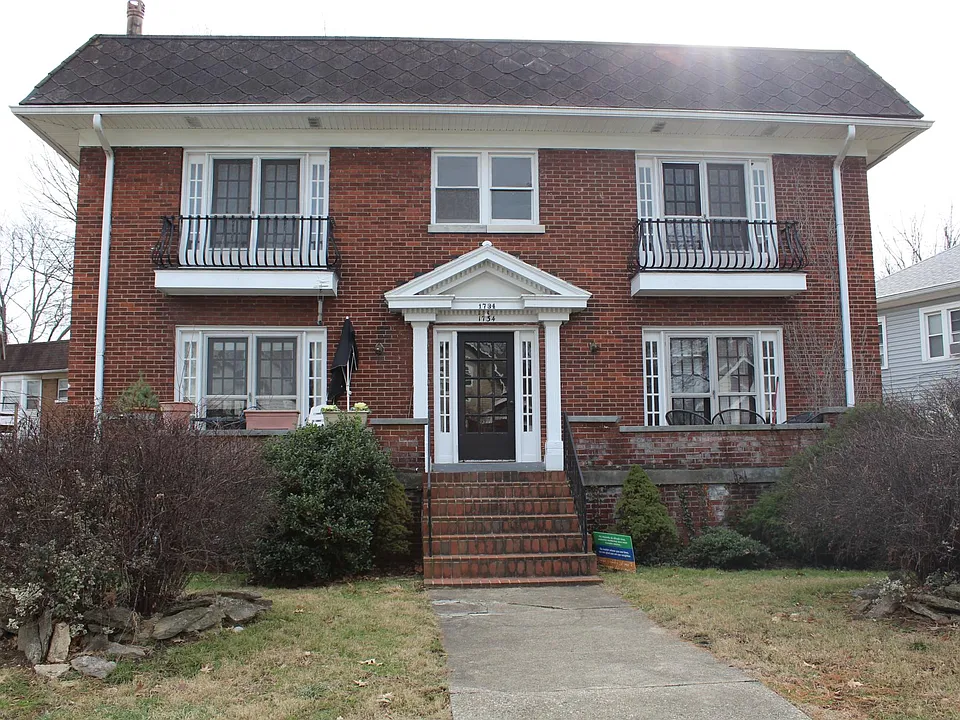 1734 Deerwood Ave #2