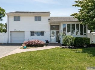 270 N Kentucky Ave, Massapequa, NY 11758